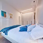 아파트 Casa Borbote' By To Art *